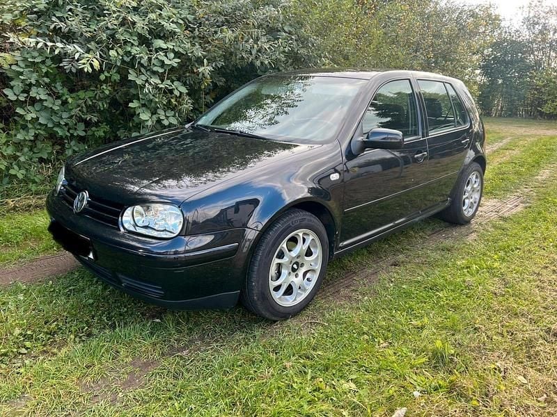 Schwarz Gebraucht 2003 VW Golf IV Kleinwagen | 900 € (Superpreis) - Bild 1/3