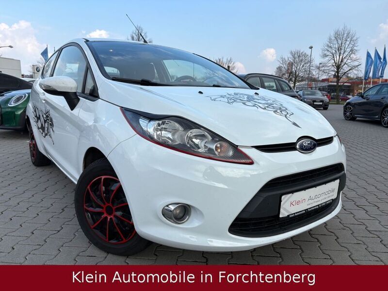 Weiß Gebraucht 2012 Ford Fiesta Champions Edition Kleinwagen | 2.990 € (Superpreis) - Bild 1/4