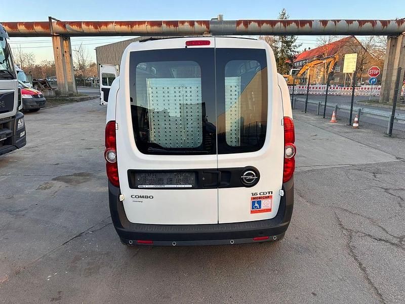 Gebraucht Opel Combo 120 PS (88 kW) 2019 Weiß Van / Kleinbus