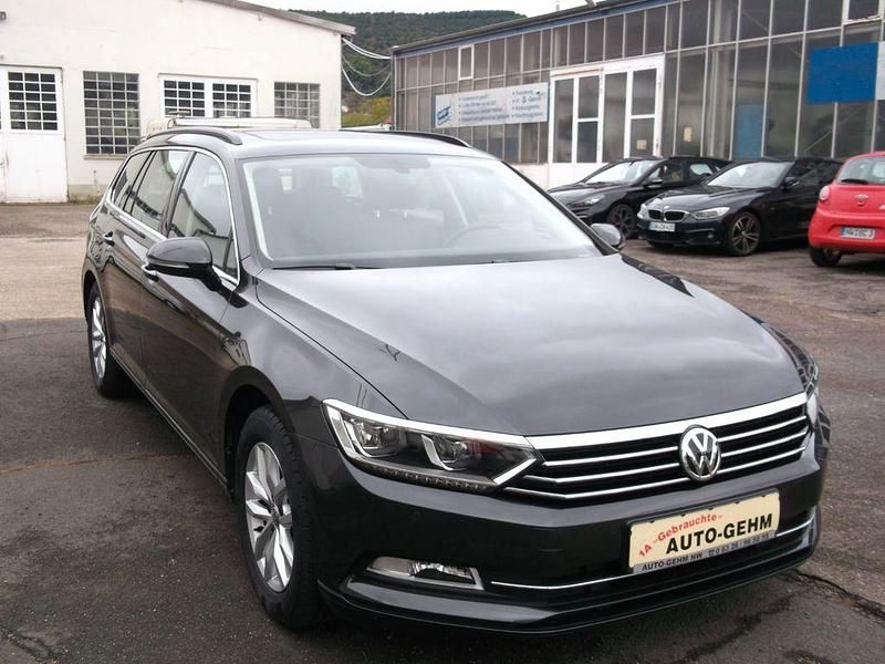 Grau Gebraucht 2018 VW Passat Comfortline Kombi | 19.900 € (Etwas zu teuer) - Bild 1/4