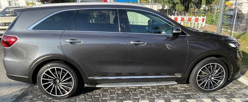 Grau Gebraucht 2019 Kia Sorento GT-Line SUV | 36.559 € - Bild 1/4