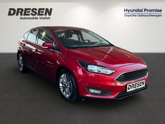 Gebraucht Ford Focus Cool & Connect 101 PS (74 kW) 2018 Rot Limousine