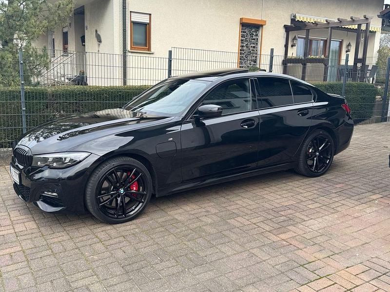 Gebraucht BMW 330e M Sport 292 PS (214 kW) 2021 Schwarz Limousine