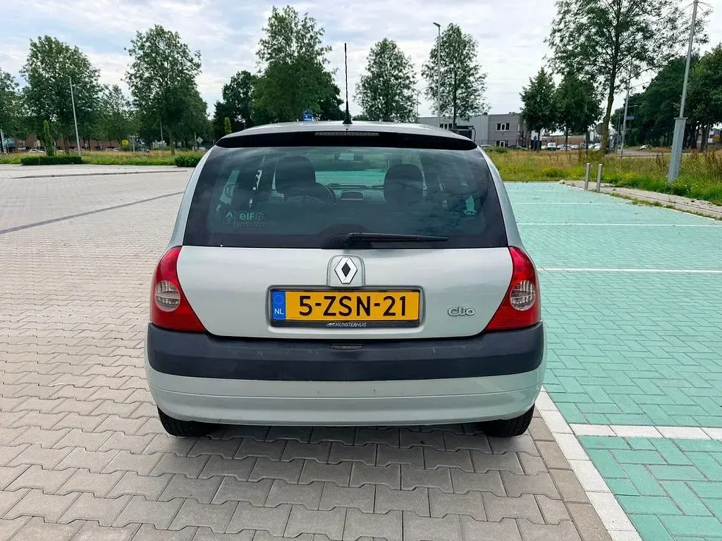 Gebraucht Renault Clio Authentique 75 PS (55 kW) 2003 Grau Kleinwagen