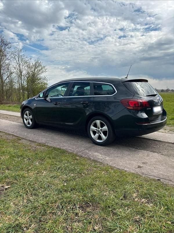 Gebraucht Opel Astra 125 PS (91 kW) 2012 Schwarz Kombi