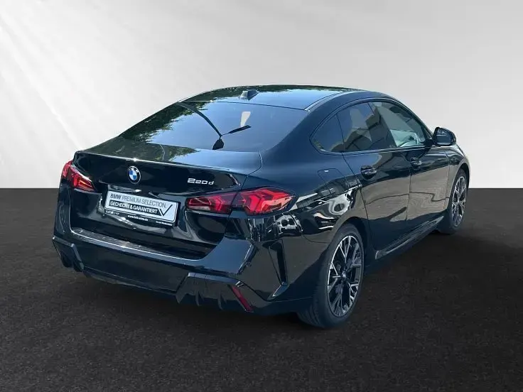 Gebraucht BMW 220 M Sport 163 PS (119 kW) 2025 Saphirschwarz metallic Limousine