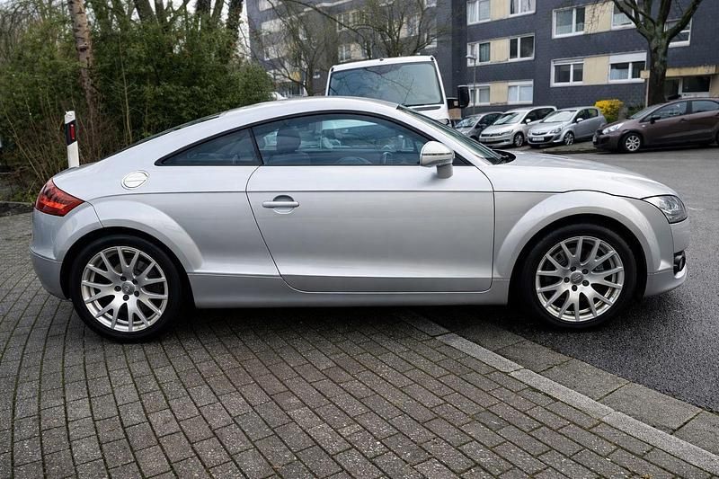 Używany Audi TT Design 160 KM (117 kW) 2010 Srebrny Coupe