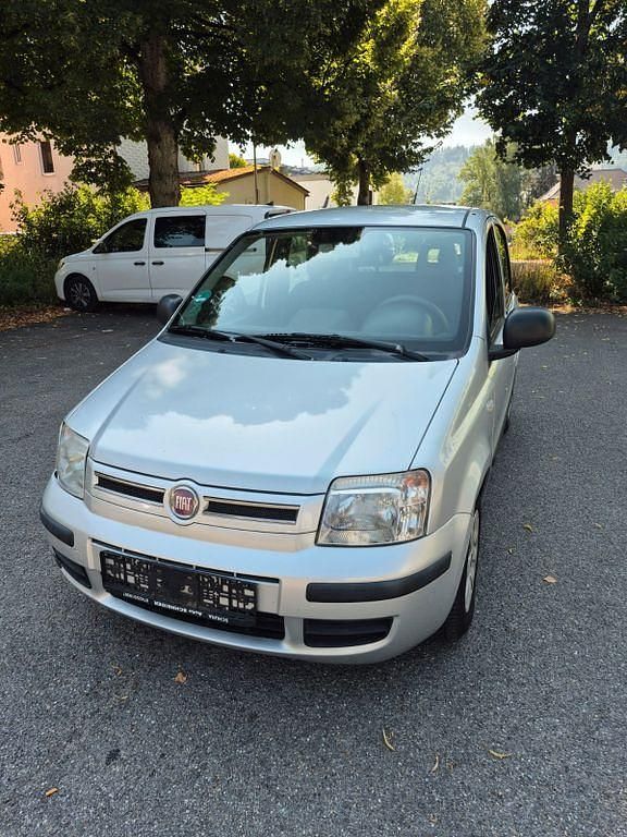 Grau Gebraucht 2011 Fiat Panda Kleinwagen | 2.000 € (Fairer Preis) - Bild 1/4