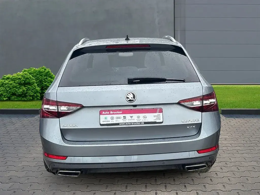 Gebraucht Skoda Superb LAURIN & KLEMENT 280 PS (205 kW) 2018 Grau Kombi