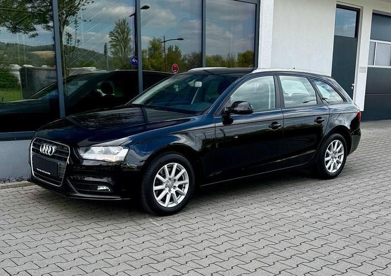 Second-hand Audi A4 Attraction 120 CP (88 kW) 2014 Negru Break