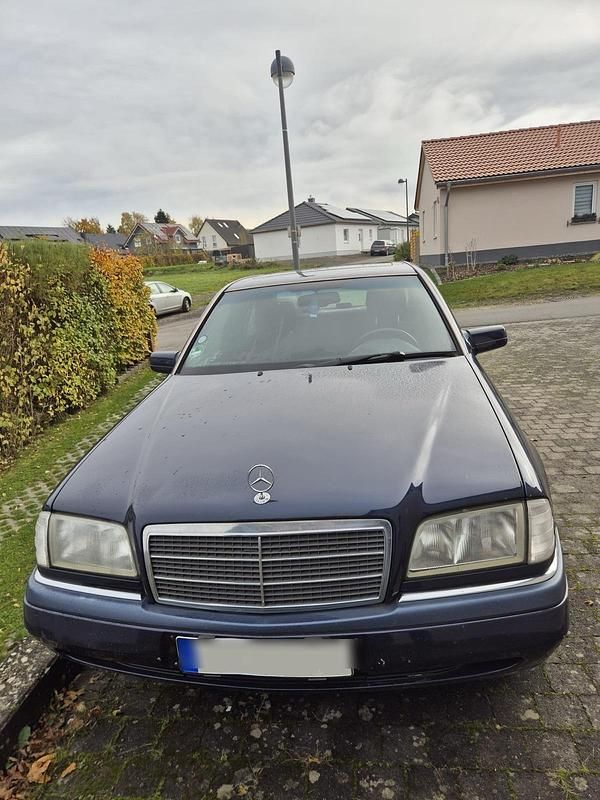 Blau Gebraucht 1996 Mercedes C180 Limousine | 1.200 € (Superpreis) - Bild 1/4