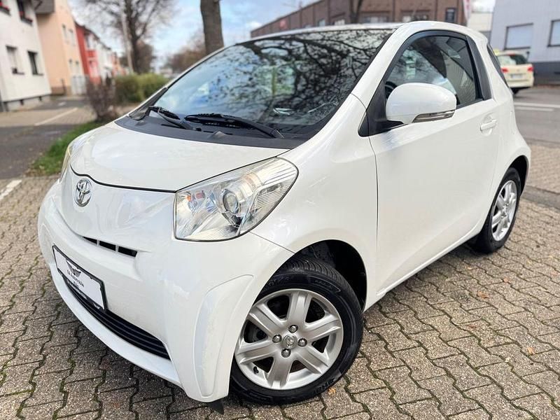 Weiß Gebraucht 2009 Toyota iQ Kleinwagen | 6.490 € (Fairer Preis) - Bild 1/4
