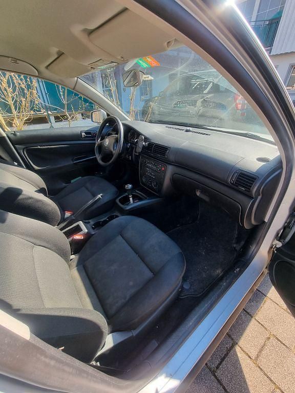 Gebraucht VW Passat Basis 102 PS (75 kW) 2001 Grau Limousine