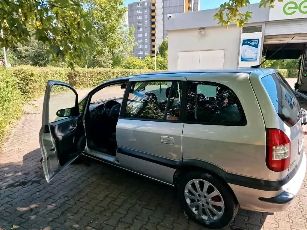 Gebraucht Opel Zafira 125 PS (91 kW) 2003 Silber Van / Kleinbus