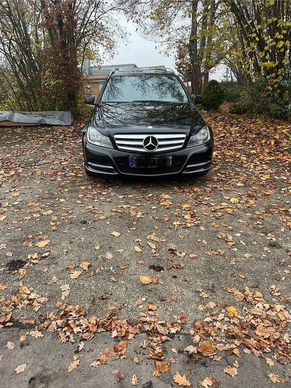 Schwarz Gebraucht 2011 Mercedes C220 Avantgarde Kombi | 10.000 € - Bild 1/4