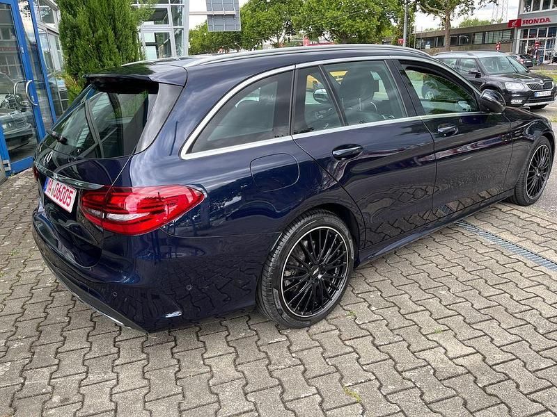 Gebraucht Mercedes C300 245 PS (180 kW) 2020 Cavansitblau  metalliclack (metallic) Kombi