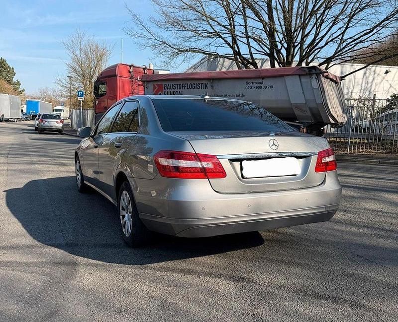 Gebraucht Mercedes E220 170 PS (125 kW) 2010 Grau Limousine