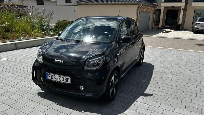 Schwarz Gebraucht 2020 Smart ForFour Electric Drive Passion Limousine | 8.900 € (Superpreis) - Bild 1/4