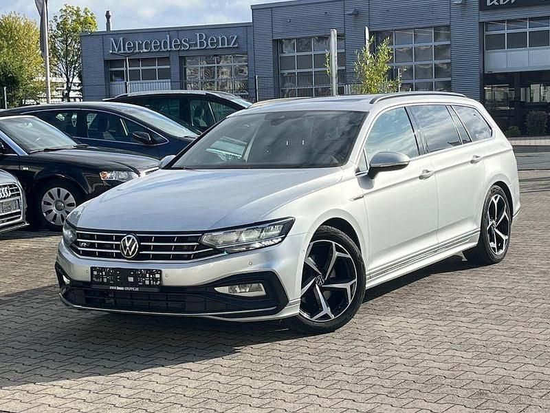 Silber Gebraucht 2021 VW Passat R-line Kombi | 16.490 € (Fairer Preis) - Bild 1/4