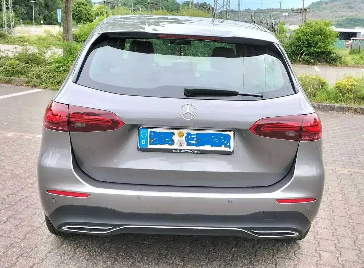 Gebraucht Mercedes B200 Advanced 163 PS (119 kW) 2024 Grau Kleinwagen