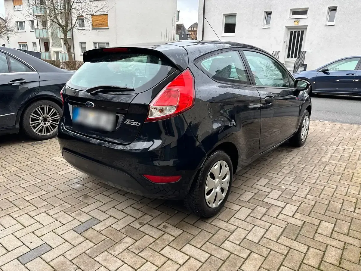 Gebraucht Ford Fiesta 60 PS (44 kW) 2014 Schwarz Kleinwagen