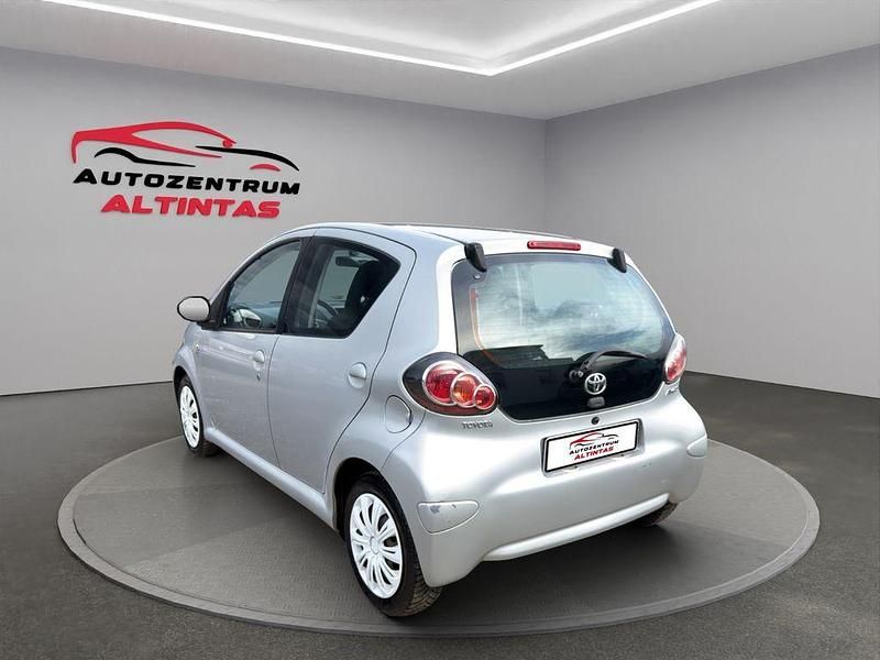 Gebraucht Toyota Aygo Cool 68 PS (50 kW) 2010 Silber Kleinwagen