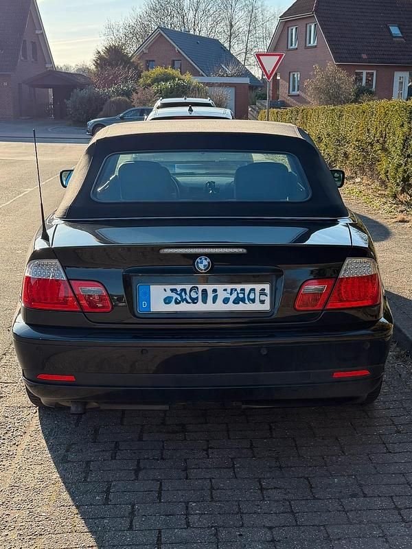 Gebraucht BMW 320 Cabriolet Exclusive 150 PS (110 kW) 2005 Schwarz Cabrio