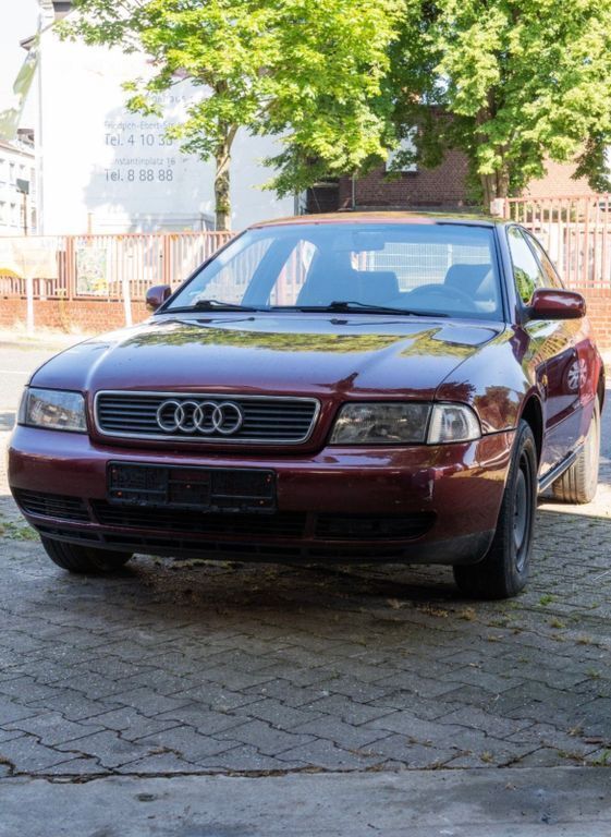 Rot Gebraucht 1998 Audi A4 Limousine | 1.500 € (Guter Preis) - Bild 1/4