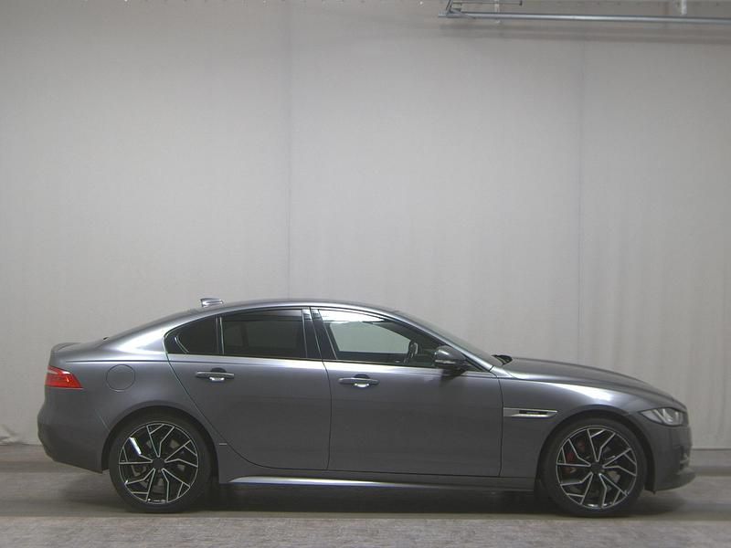 Grau Gebraucht 2019 Jaguar XE R-Sport Limousine | 18.990 € (Fairer Preis) - Bild 1/4