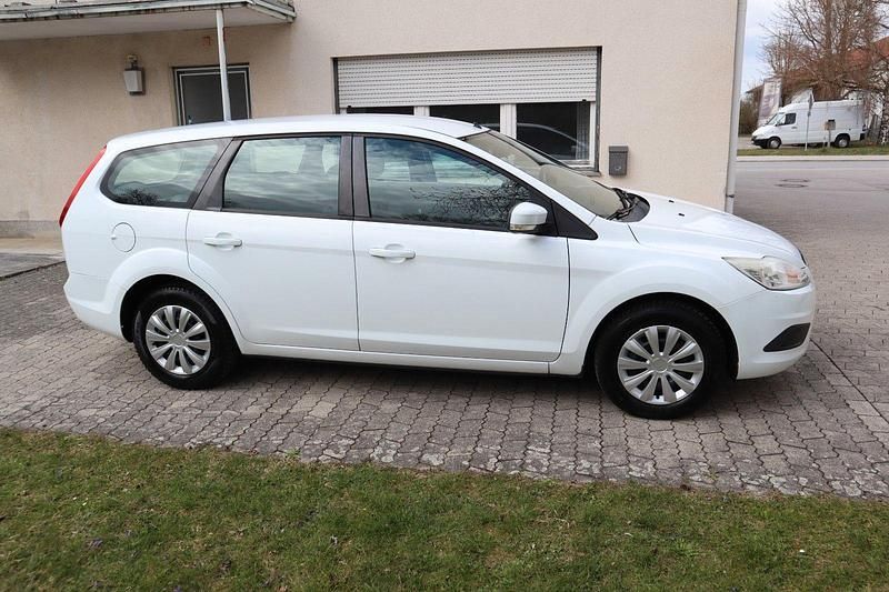 Gebraucht Ford Focus Style 109 PS (80 kW) 2009 Weiß Kombi