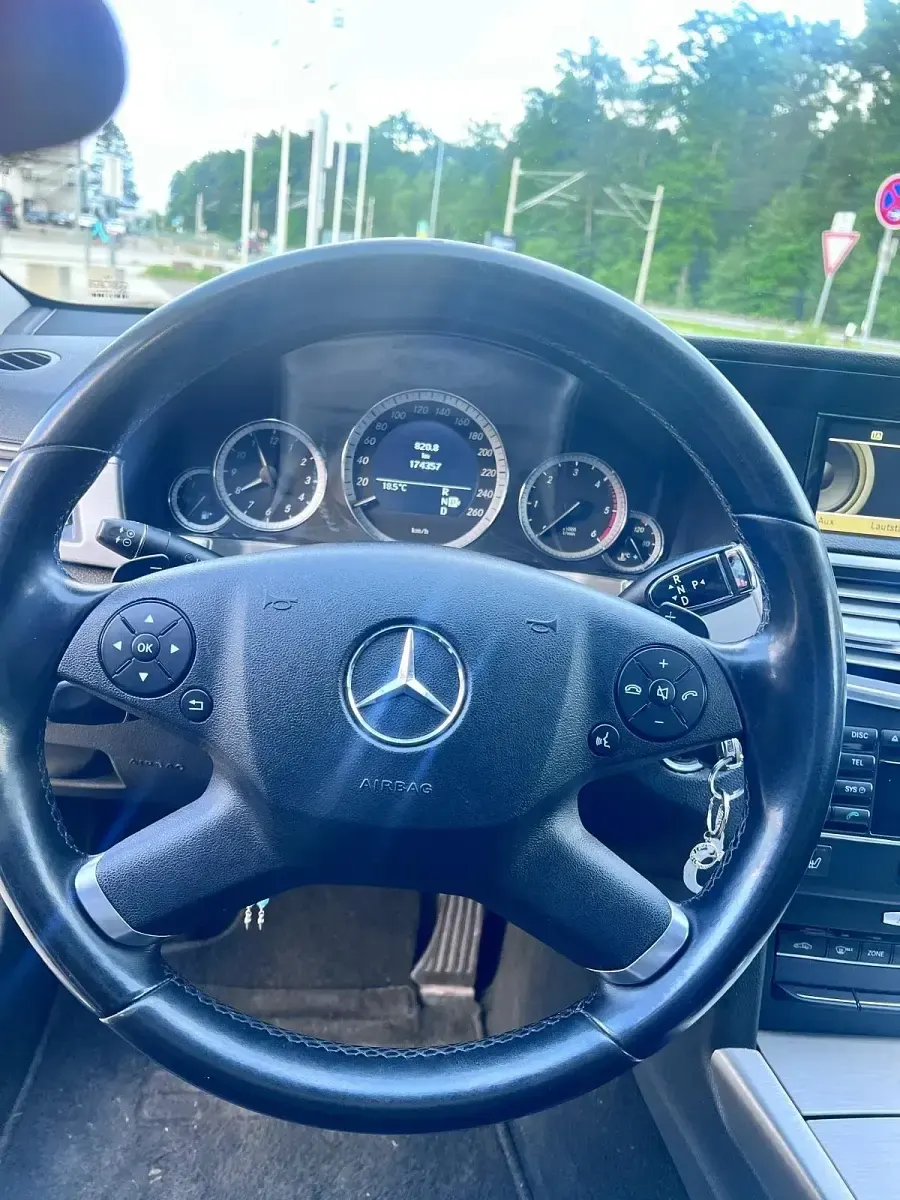 Gebraucht Mercedes E300 204 PS (150 kW) 2010 Grau Limousine