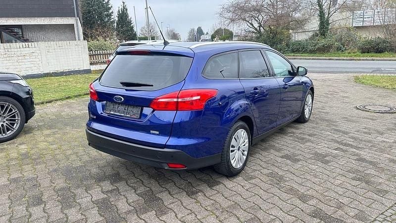 Gebraucht Ford Focus Trend 101 PS (74 kW) 2017 Blau Limousine
