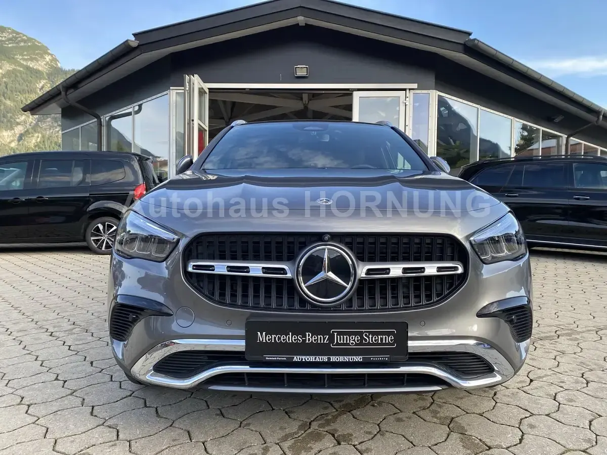 Gebraucht Mercedes GLA200 163 PS (119 kW) 2026 Grau SUV