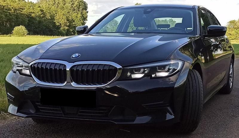 Schwarz Gebraucht 2019 BMW 320 Limousine | 22.300 € (Etwas zu teuer) - Bild 1/4