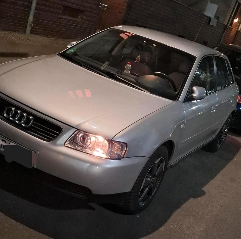 Silber Gebraucht 2002 Audi A3 Limousine | 1.800 € (Superpreis) - Bild 1/4