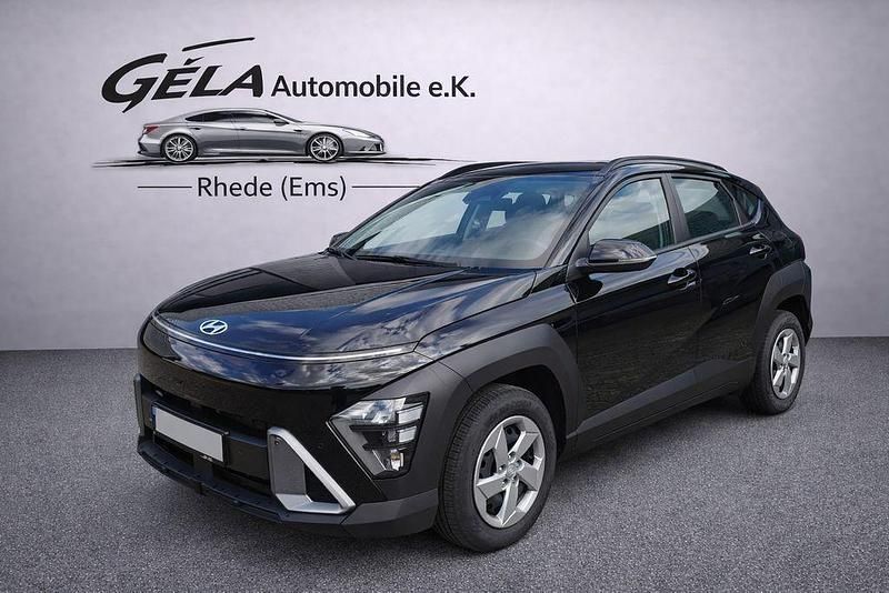 Neu Hyundai Kona Select 101 PS (74 kW) 2025 Schwarz SUV