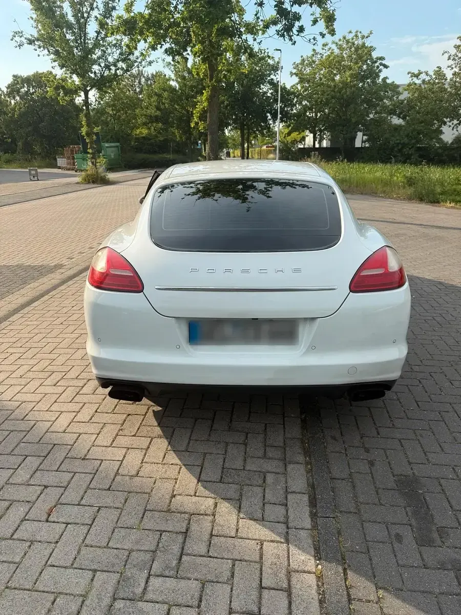 Gebraucht Porsche Panamera 250 PS (183 kW) 2013 Weiß Kleinwagen