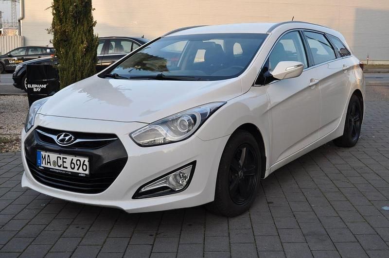 Gebraucht Hyundai i40 Edition 136 PS (100 kW) 2014 Weiß Kombi