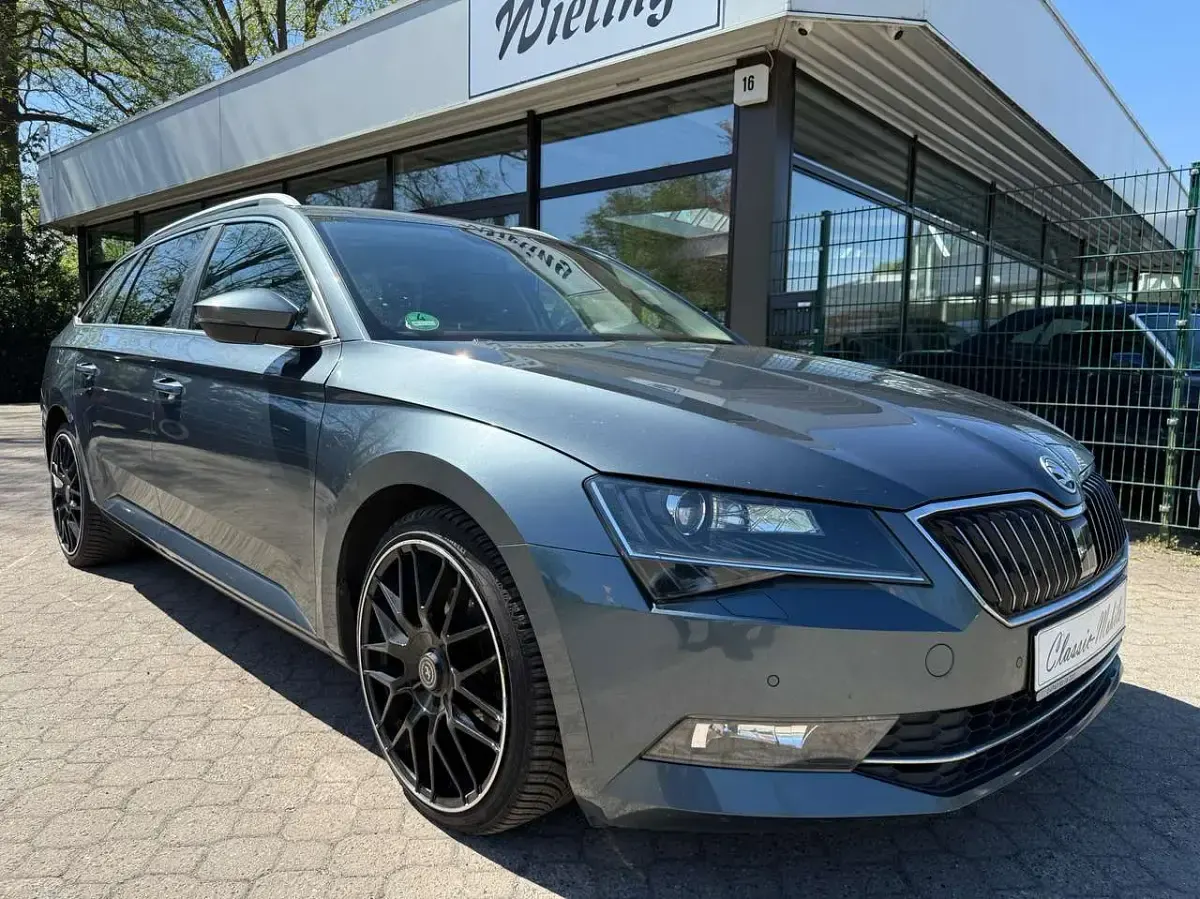 Używany Skoda Superb Style 150 KM (110 kW) 2016 Szary Kombi