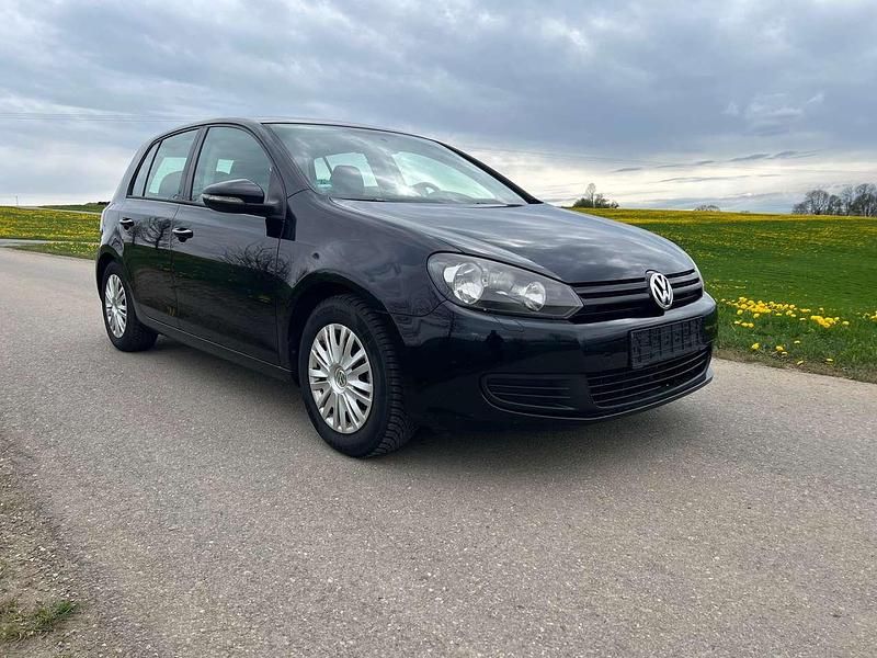 Deep black perleffekt Gebraucht 2009 VW Golf VI Trendline Kleinwagen | 4.990 € (Fairer Preis) - Bild 1/4