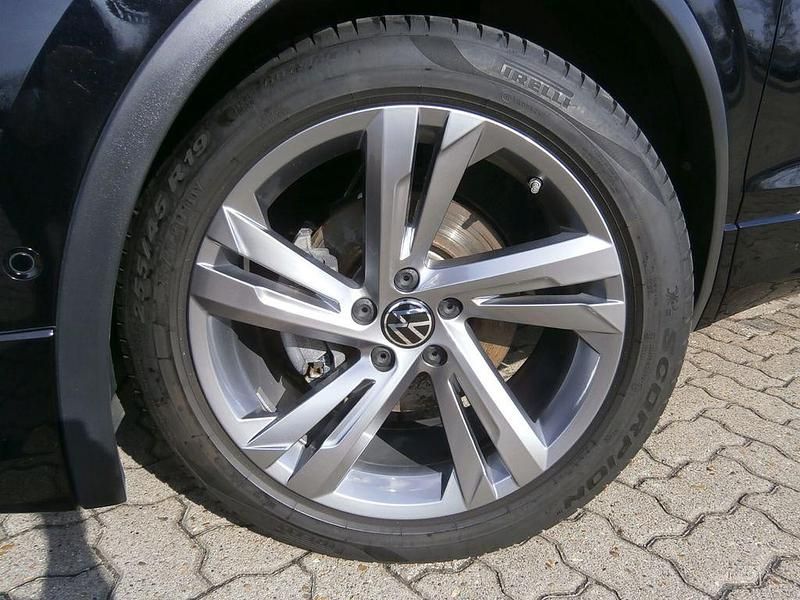 Gebraucht VW Tiguan R-line 150 PS (110 kW) 2024 Schwarz SUV