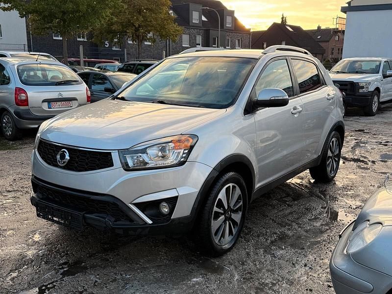 Silber Gebraucht 2016 Ssangyong (KGM) Korando SUV | 3.800 € - Bild 1/4