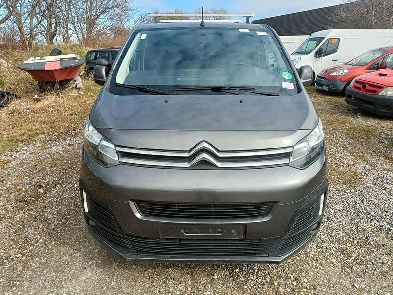 Käytetty Citroën Jumpy Business Class 179 HP (131 kW) 2017 Harmaa Tila-auto