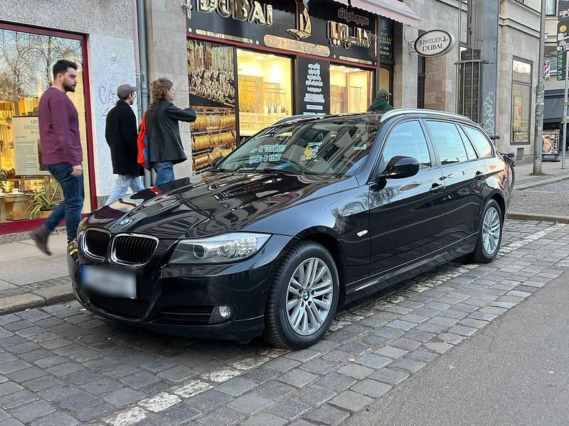 Gebraucht BMW 320 184 PS (135 kW) 2012 Schwarz Kombi