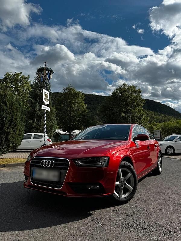 Rot Gebraucht 2015 Audi A4 Limousine | 13.800 € (Guter Preis) - Bild 1/4