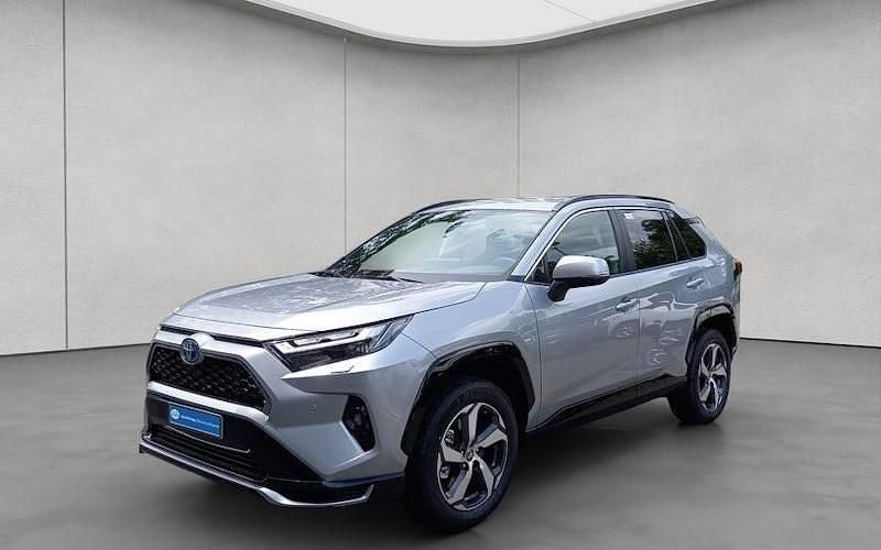 Lichtsilber metallic / tiefschwa Neu 2025 Toyota RAV4 Hybrid Style SUV | 50.690 € (Superpreis) - Bild 1/4