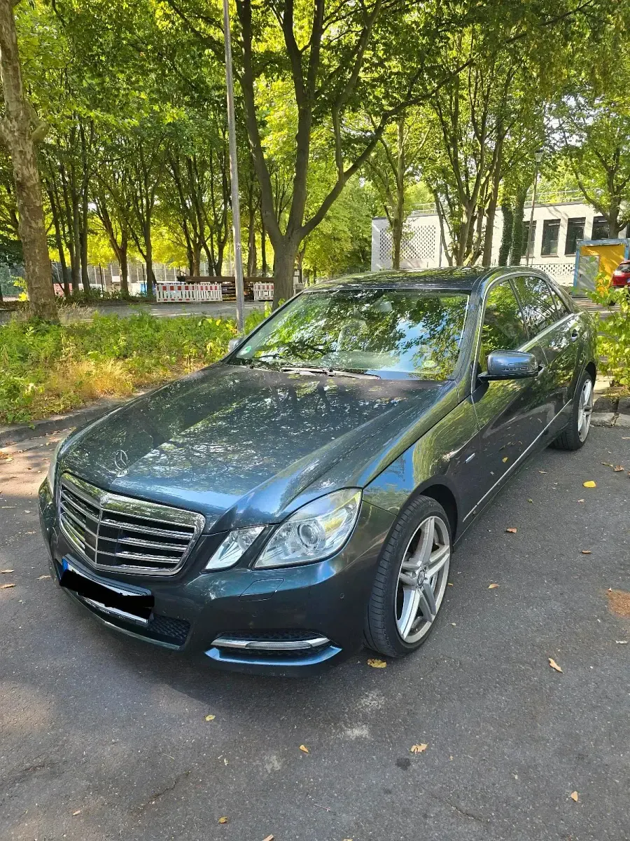 Gebraucht Mercedes E220 Avantgarde 170 PS (125 kW) 2012 Grau Limousine