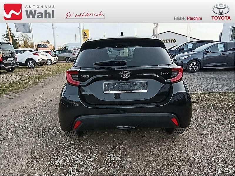 Neu Toyota Yaris Hybrid 116 PS (85 kW) 2025 Schwarz Limousine