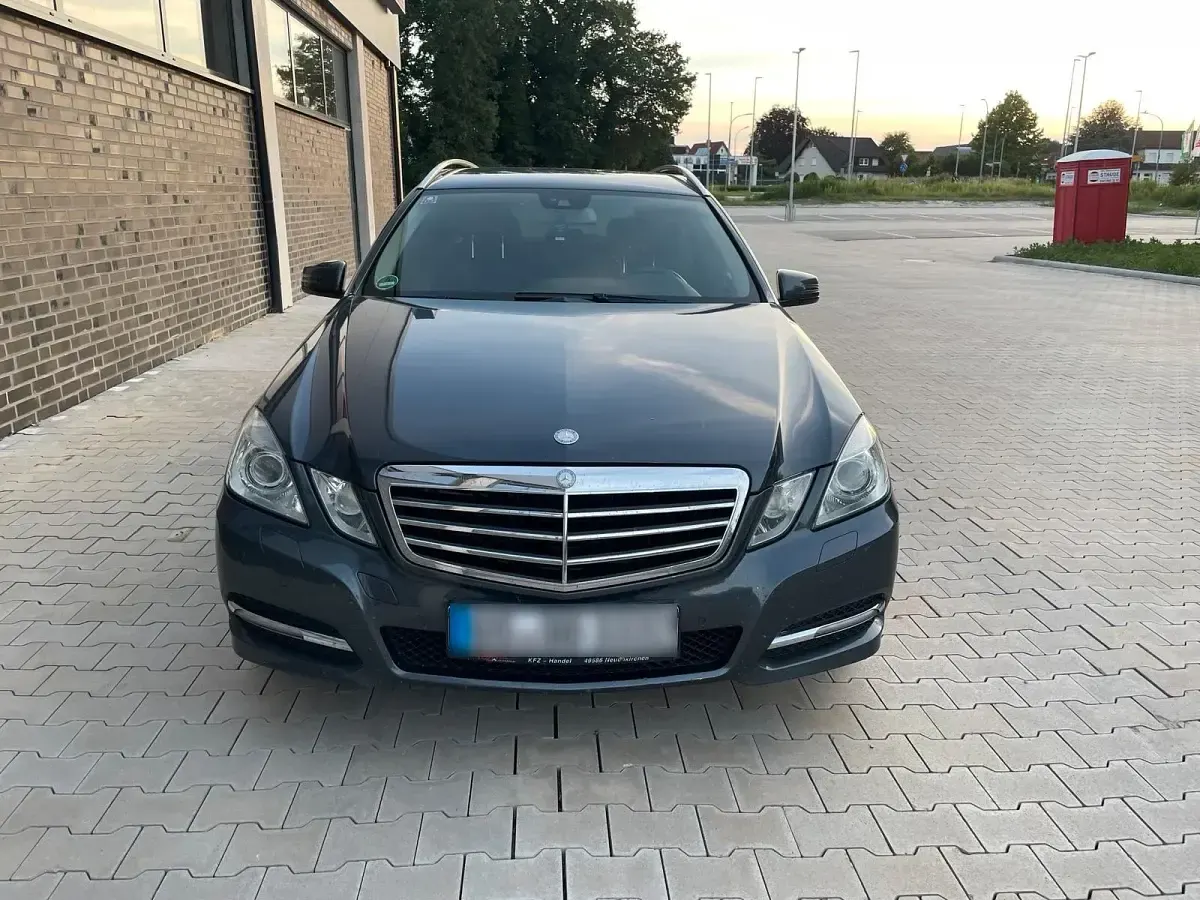 Gebraucht Mercedes E300 Avantgarde 231 PS (169 kW) 2012 Grau Kombi