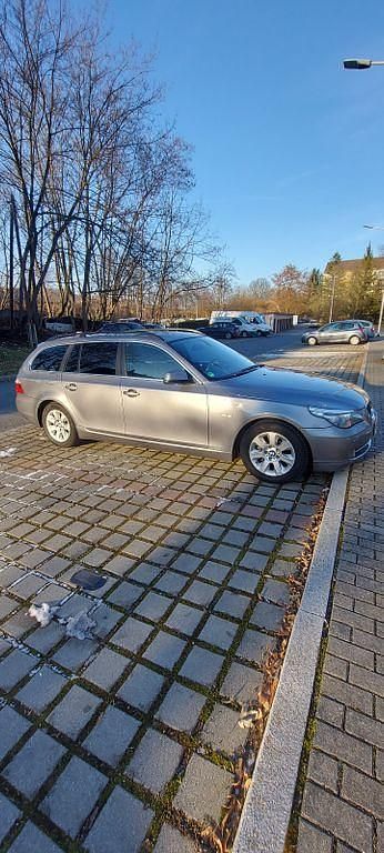 Gebraucht BMW 520 177 PS (130 kW) 2010 Silber Kombi